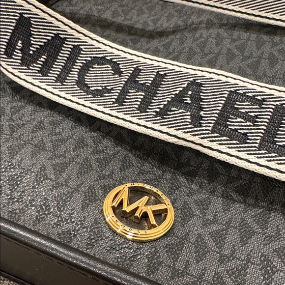 Michael Kors Crossbody Luisa North South Black Logo Strap Jet Set Messenger Bag - Picture 16 of 17